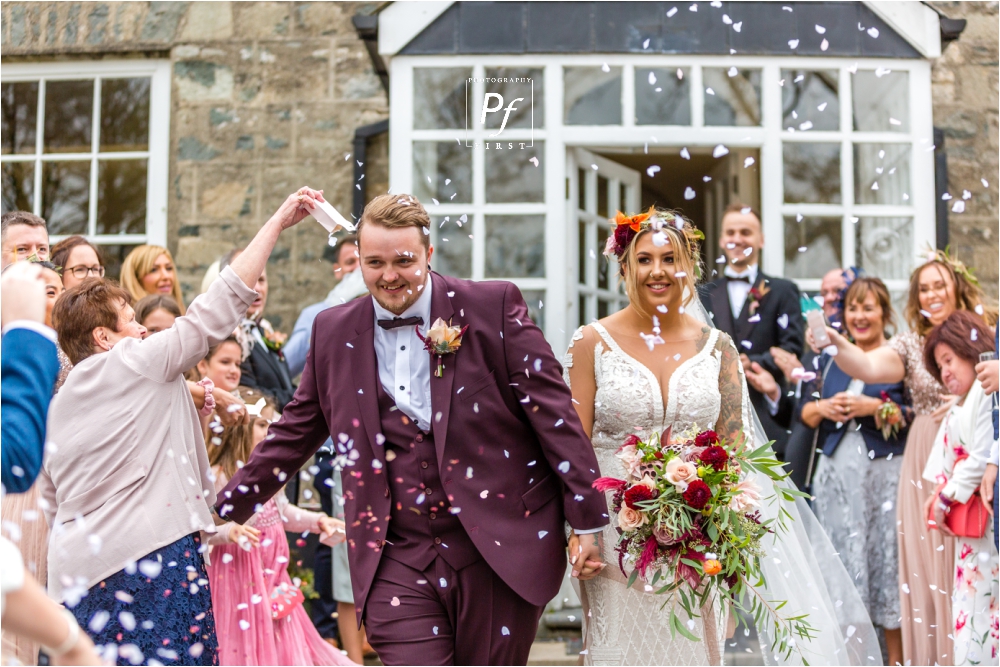 Confettie at a Wedding